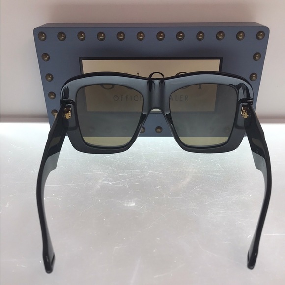 Gucci Black GG0498S Oversized Sunglasses - Picture 6 of 13